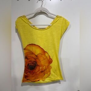 Guess Yellow Floral Short Sleeve Top size S